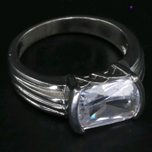 Source Unknown Jewelry - TRUE VINTAGE Silver Plated  Bezel-Set White CZ Fluted Engagement Ring Size 8